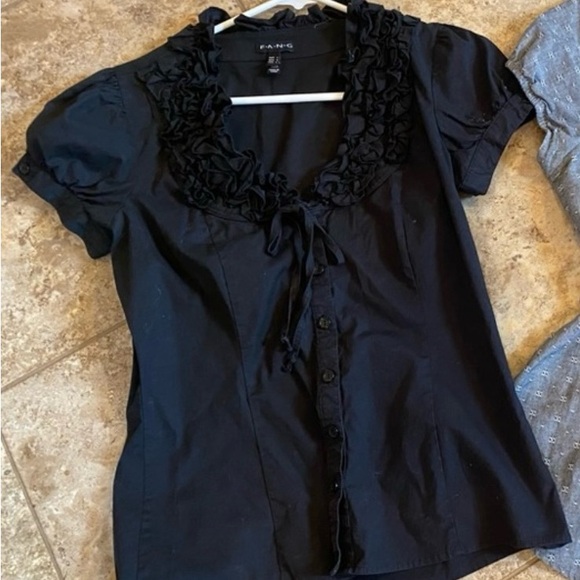 Juniors black top size large but fits like medium - Picture 1 of 1